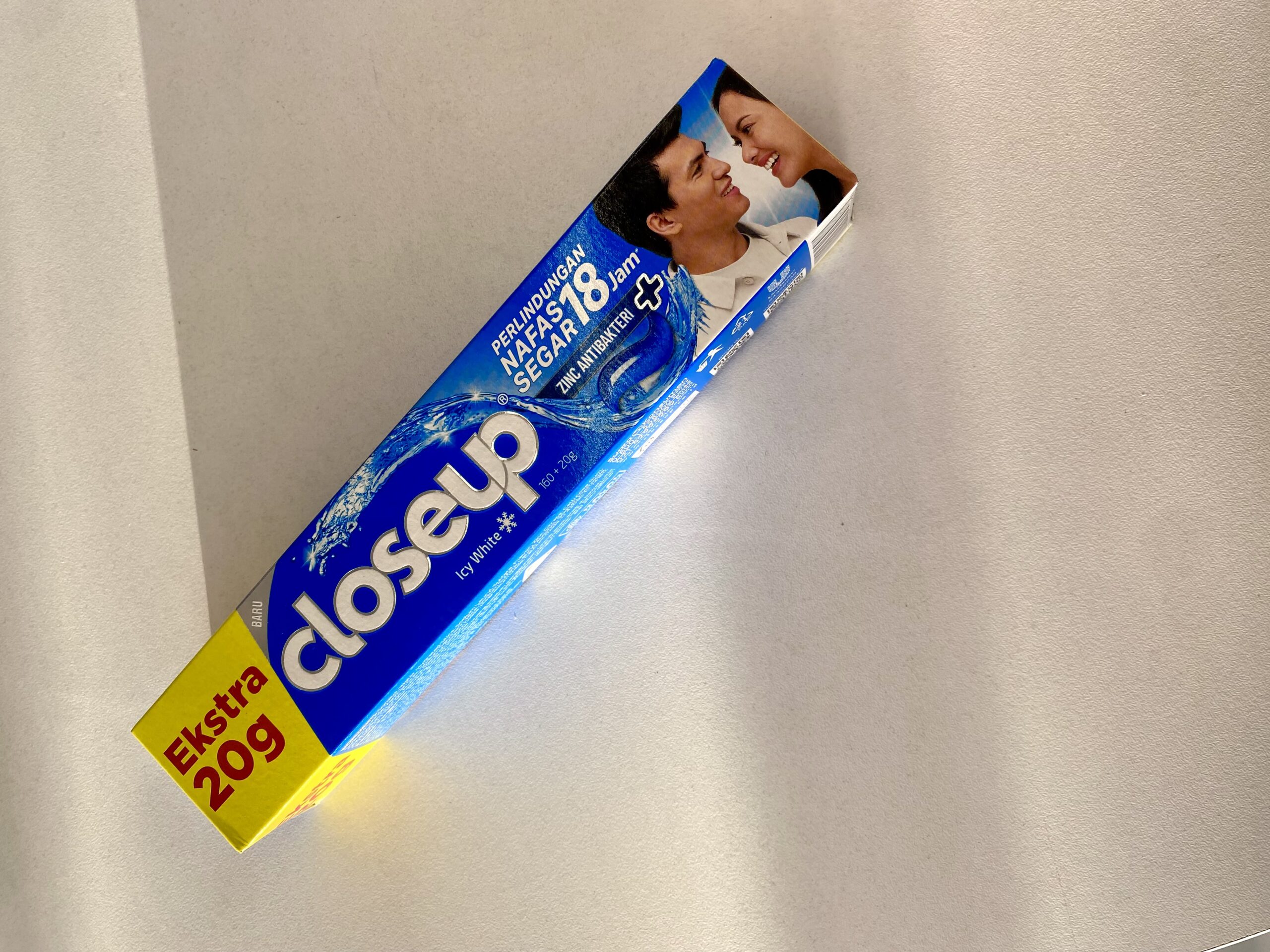 IMG_0399 CLOSEUP ICY WHITE - الصورة 1